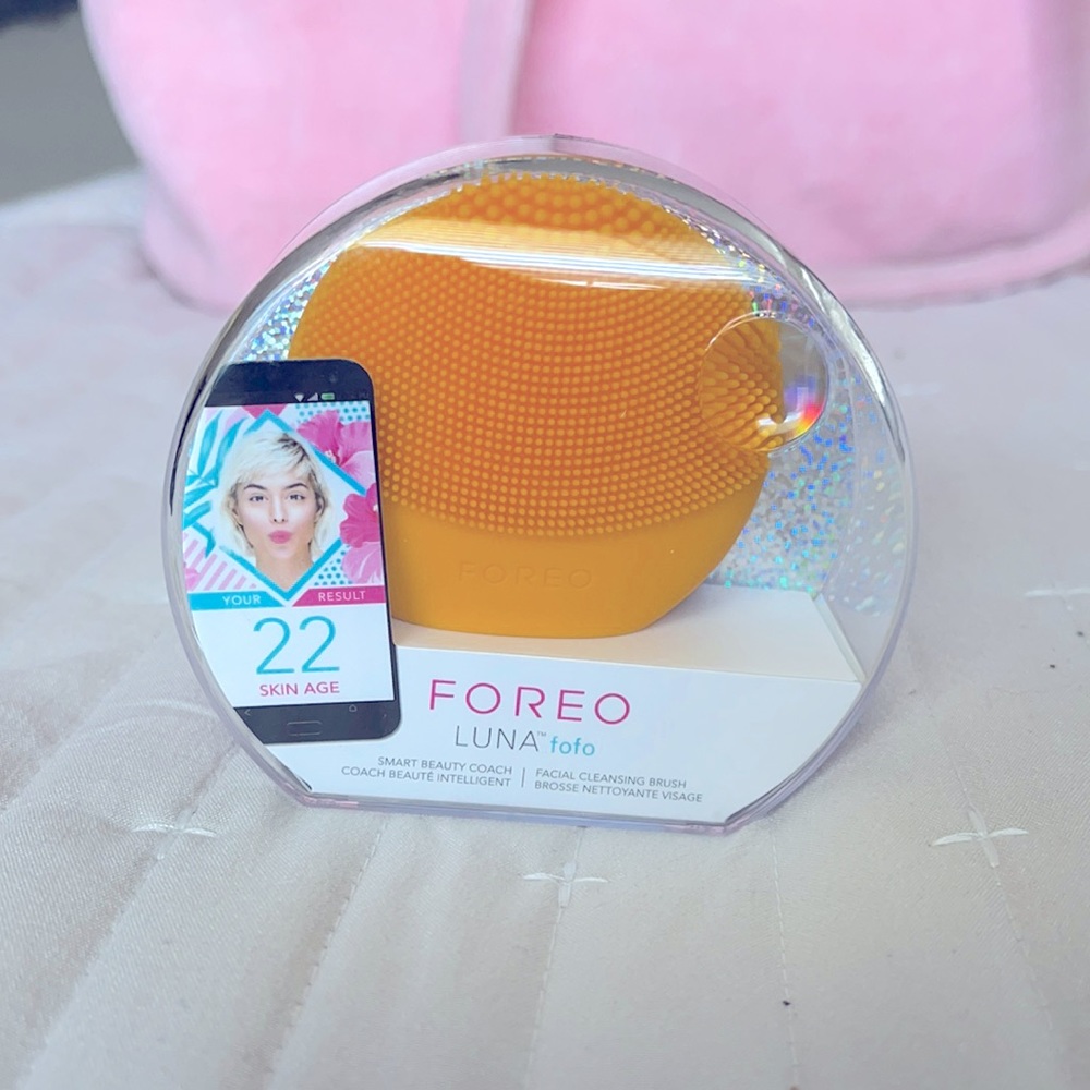 Foreo Luna fofo facial cleansing brush